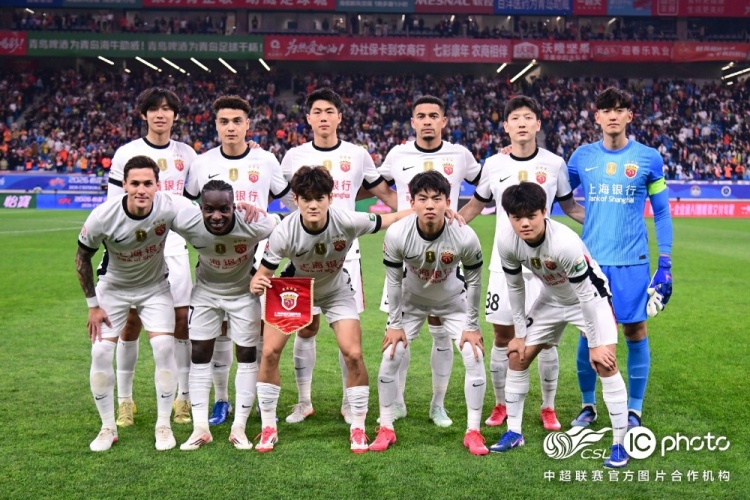 青島海牛3-1上海海港:吾米提江染紅致十人作戰,劉祝潤中柱難挽敗局 青島海牛3-1上海海港:吾米提江染紅致十人作戰,劉祝潤中柱難挽敗局