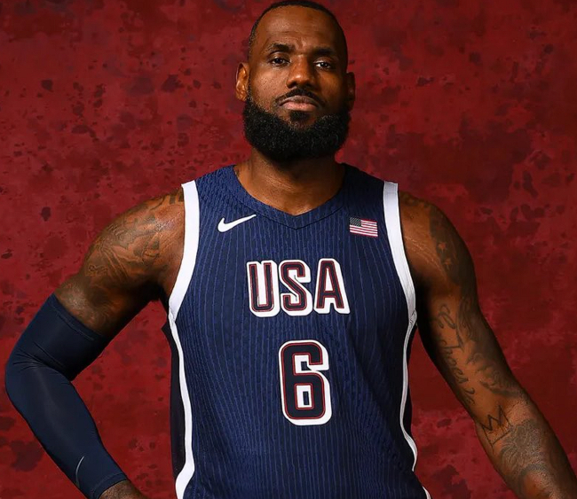 詹姆斯當選美國奧運代表團旗手，NBA本土球員首例