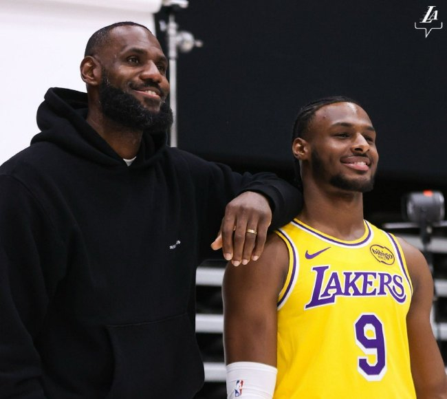 詹姆斯2年1.04億頂薪續約湖人 父子同隊創NBA歷史