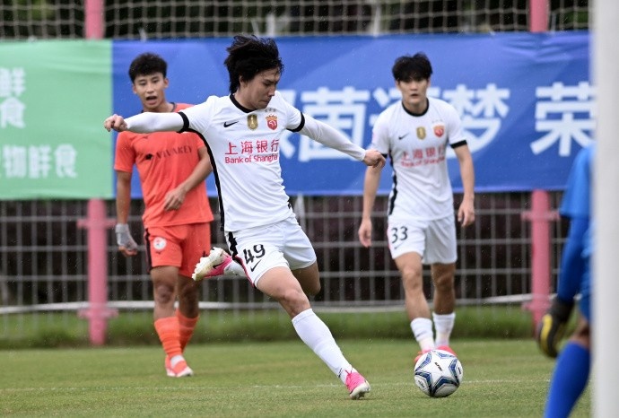 張琳芃頭槌劉祝潤爆射 海港2-1險勝賽更達晉級