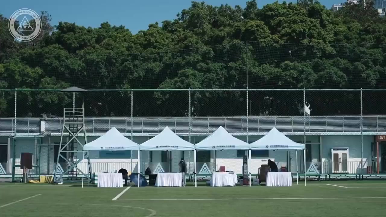 高溫預警下的開放日：數百球迷涌訓練場 簽名合影互動超預期