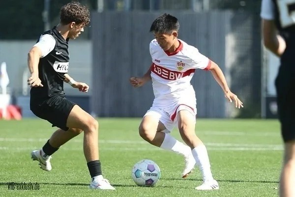 青島西海岸官宣簽下國青中場謝初筠 斯圖加特U19出品